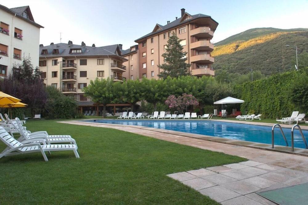 Hotel Restaurant Pessets & Spa Sort Bagian luar foto