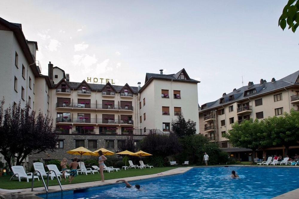 Hotel Restaurant Pessets & Spa Sort Bagian luar foto