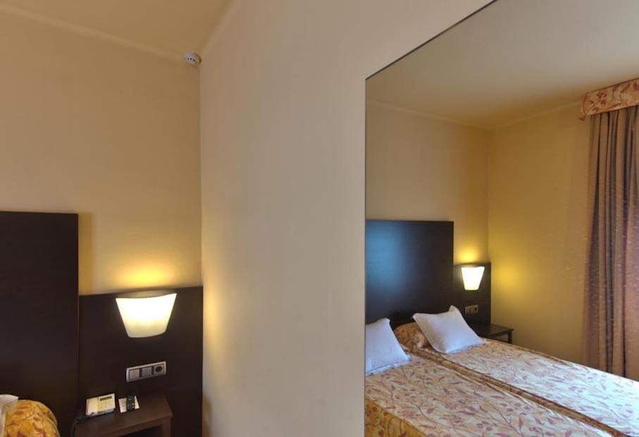Hotel Restaurant Pessets & Spa Sort Bagian luar foto