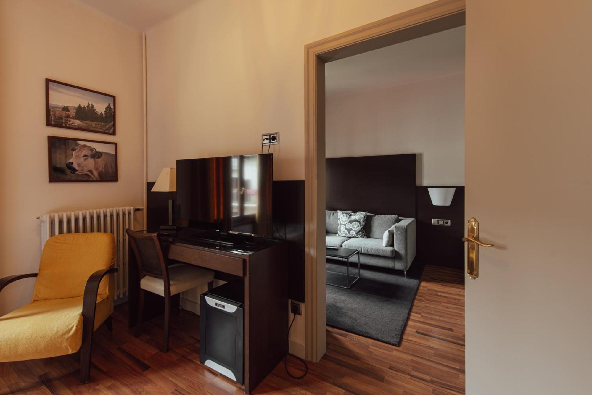 Hotel Restaurant Pessets & Spa Sort Bagian luar foto