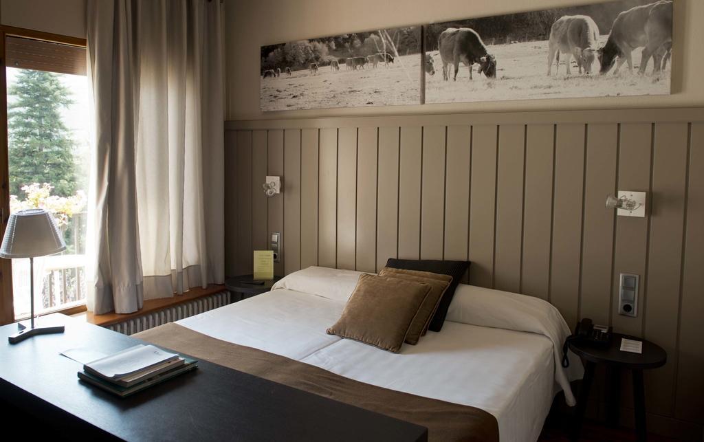 Hotel Restaurant Pessets & Spa Sort Bagian luar foto