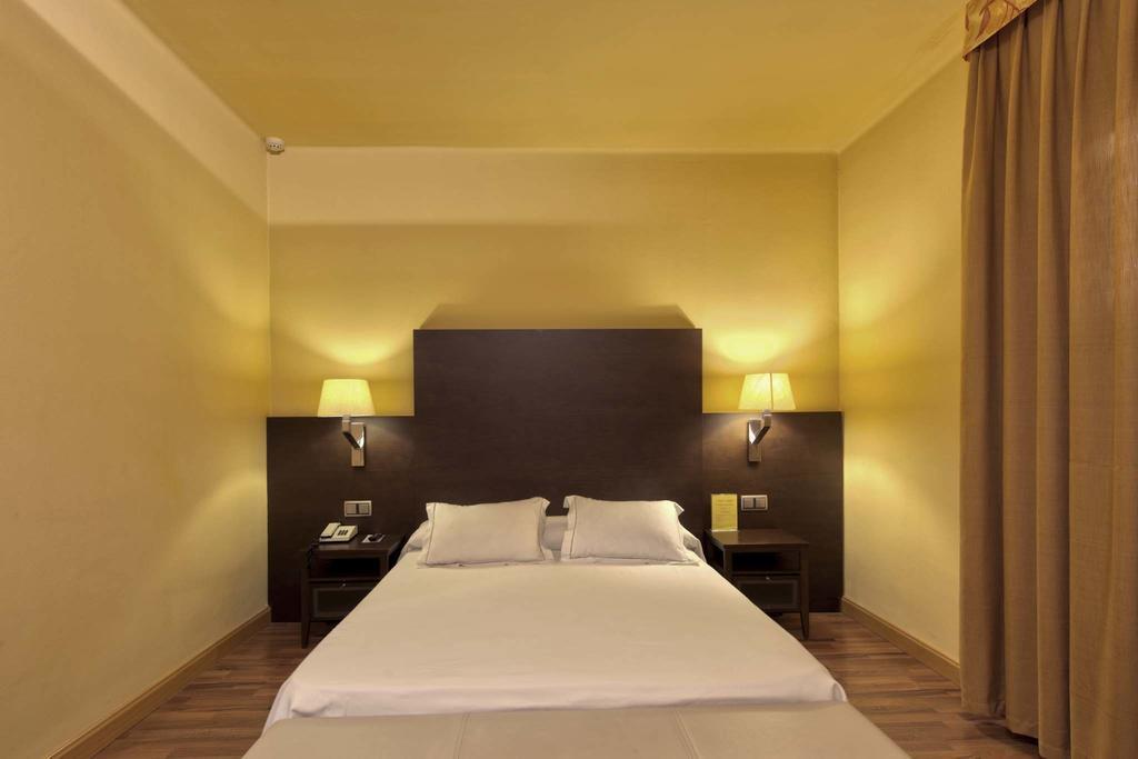 Hotel Restaurant Pessets & Spa Sort Bagian luar foto