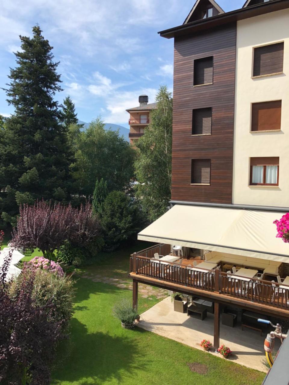 Hotel Restaurant Pessets & Spa Sort Bagian luar foto